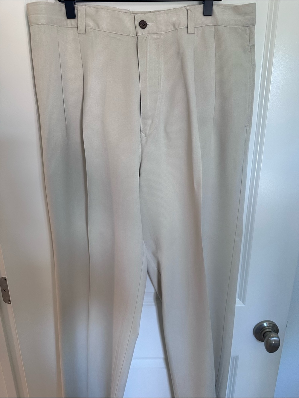 Tommy Bahama Classic Silk Single Pleat Dress Pants in Light Beige 35”/34”
